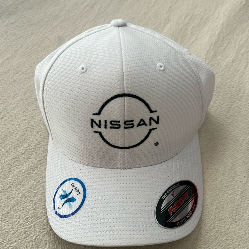 NWT Nissan Cool & Dry FLEXFIT Hat